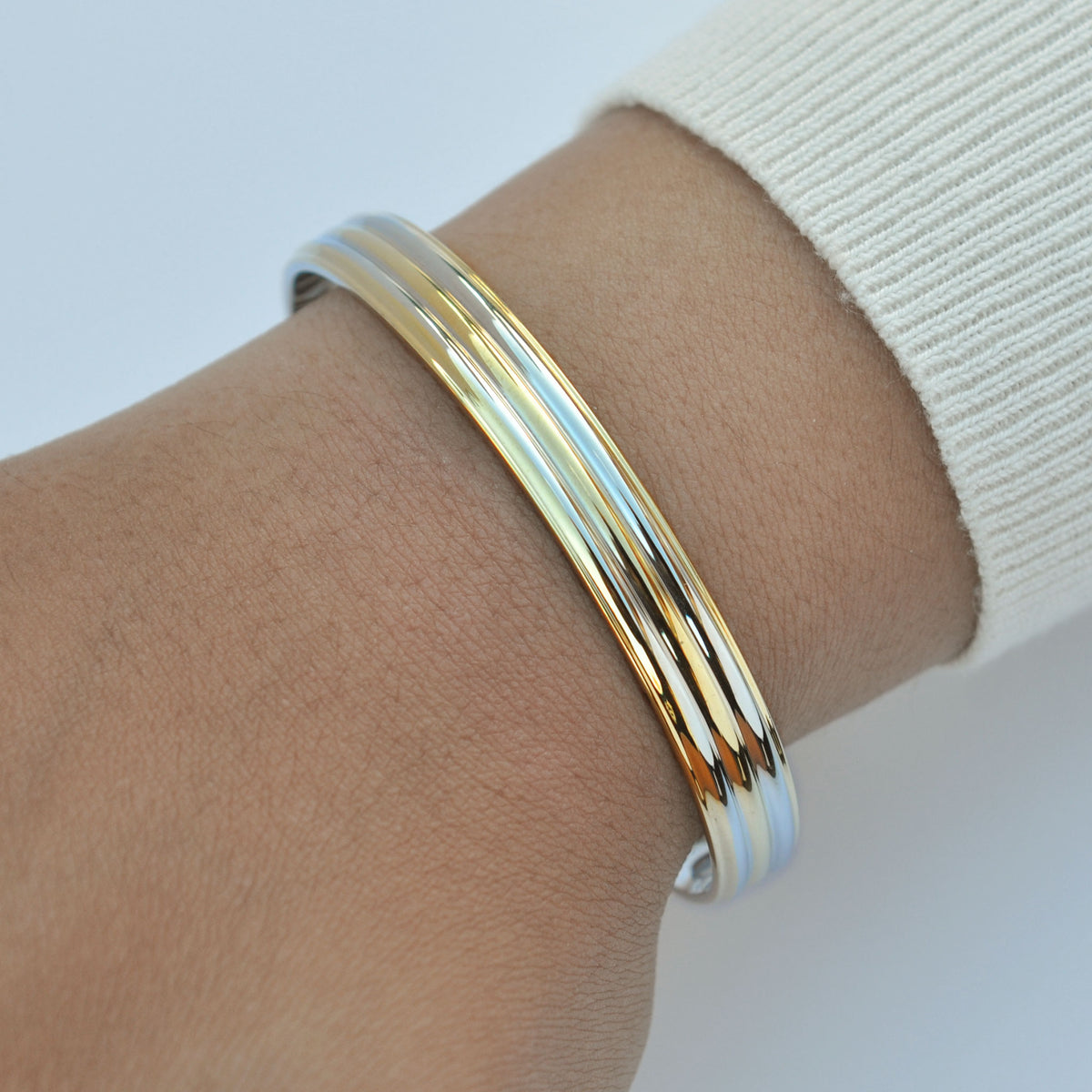 Amazon.com: MagnetRX® Women's Copper Bracelet – Effective 99.9% Pure Copper  Magnetic Therapy Bracelets for Women – Adjustable Womens Copper Cuff Bracelet  Bangle (Floral Style) : Health & Household